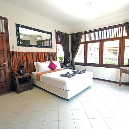 Villa Sanket - Kuta - 6 Bedrooms - 6 Bathrooms - Great Location Kültér fotó